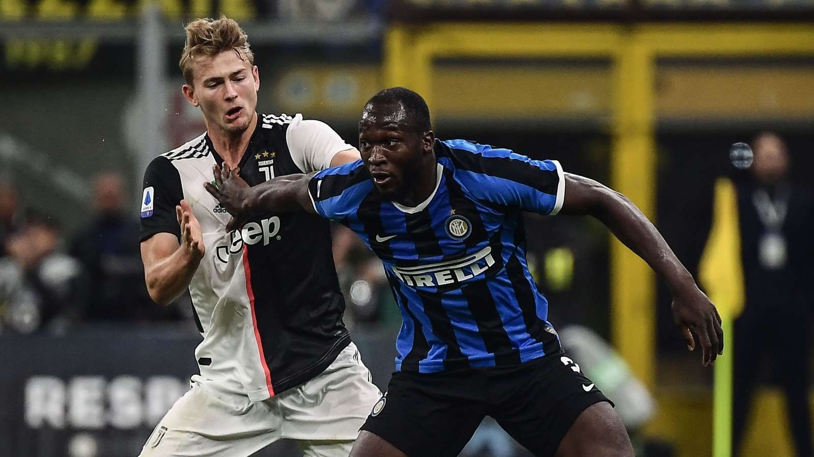 Lukaku suyt tro thang dong doi Ronaldo tai Juventus anh 1