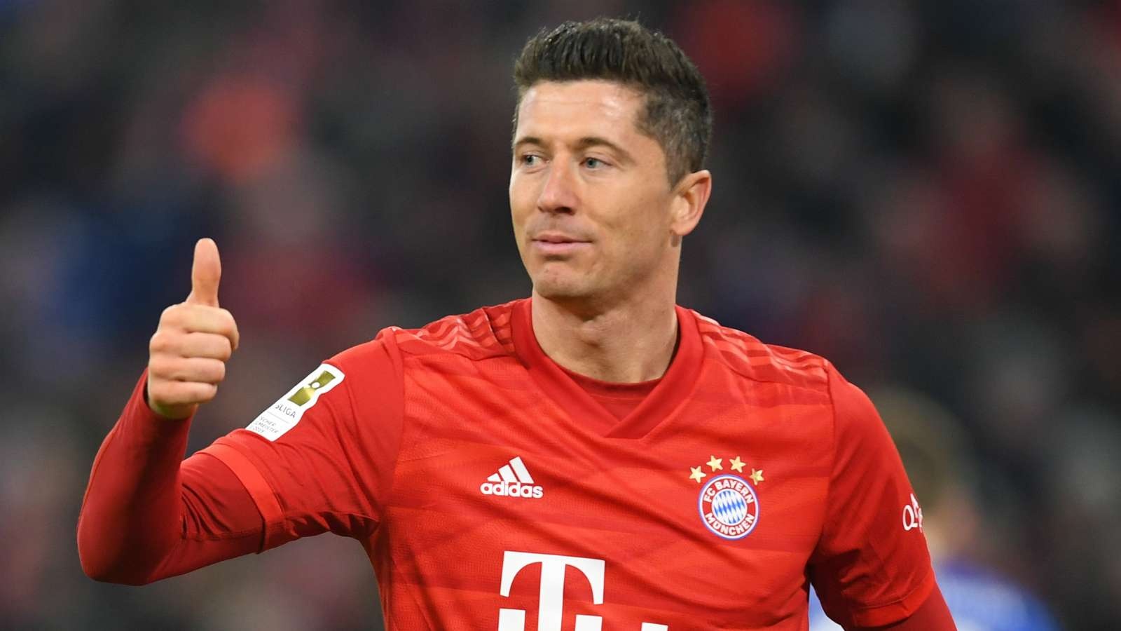 Lewandowski ung ho mot trieu euro phong chong dich hinh anh