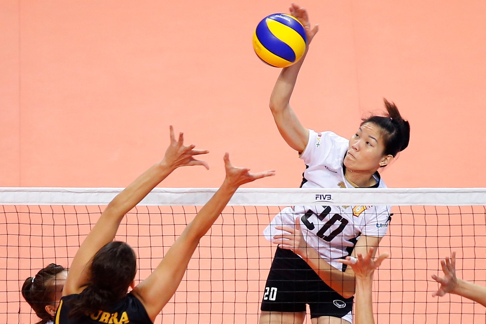 Nhung pha xu ly dang cap cua Ngoc Hoa tai giai the gioi hinh anh