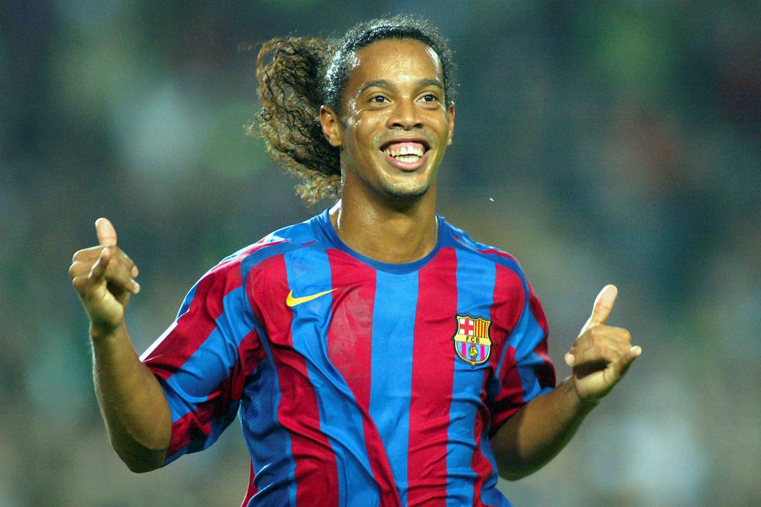 Ronaldinho choi Piki Volley trong tu hinh anh
