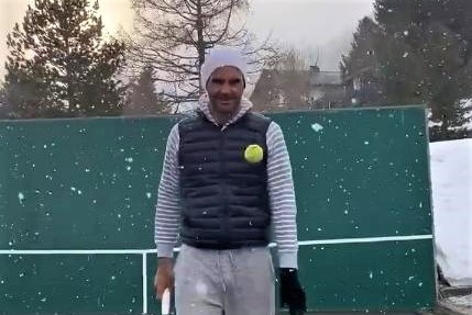 Federer the hien ky nang duoi troi tuyet hinh anh