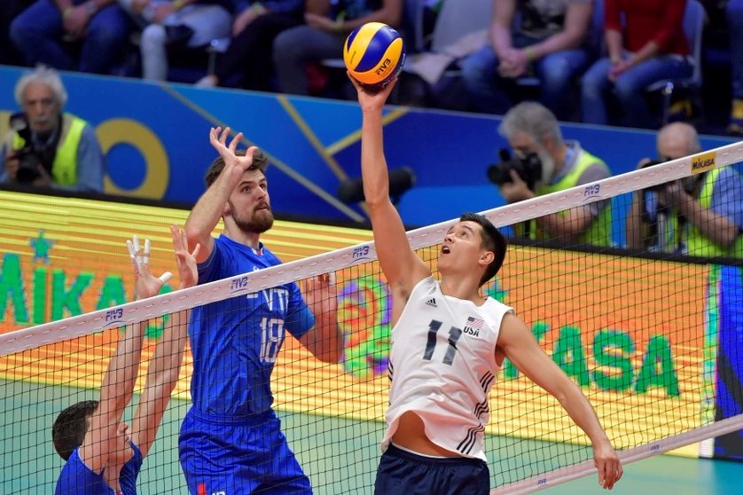 Nhung pha chuyen bong mot tay hang dau the gioi hinh anh