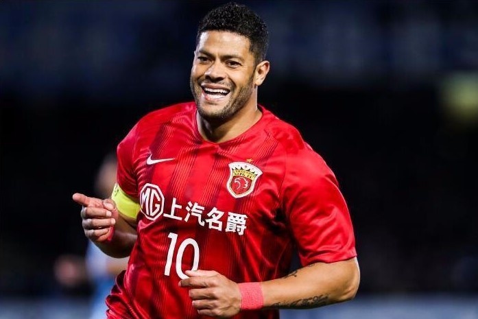 Hulk co the roi doi bong Trung Quoc hinh anh