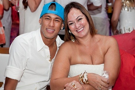 Me Neymar hen ho voi game thu kem 30 tuoi hinh anh