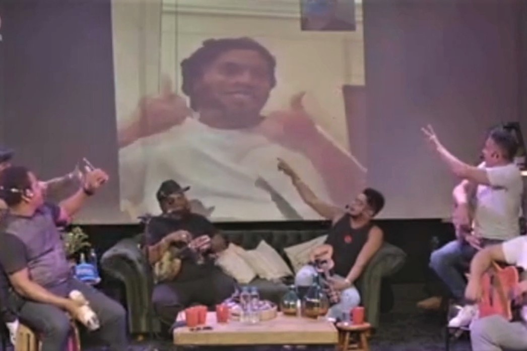 Ronaldinho bat ngo xuat hien tren song truc tiep hinh anh