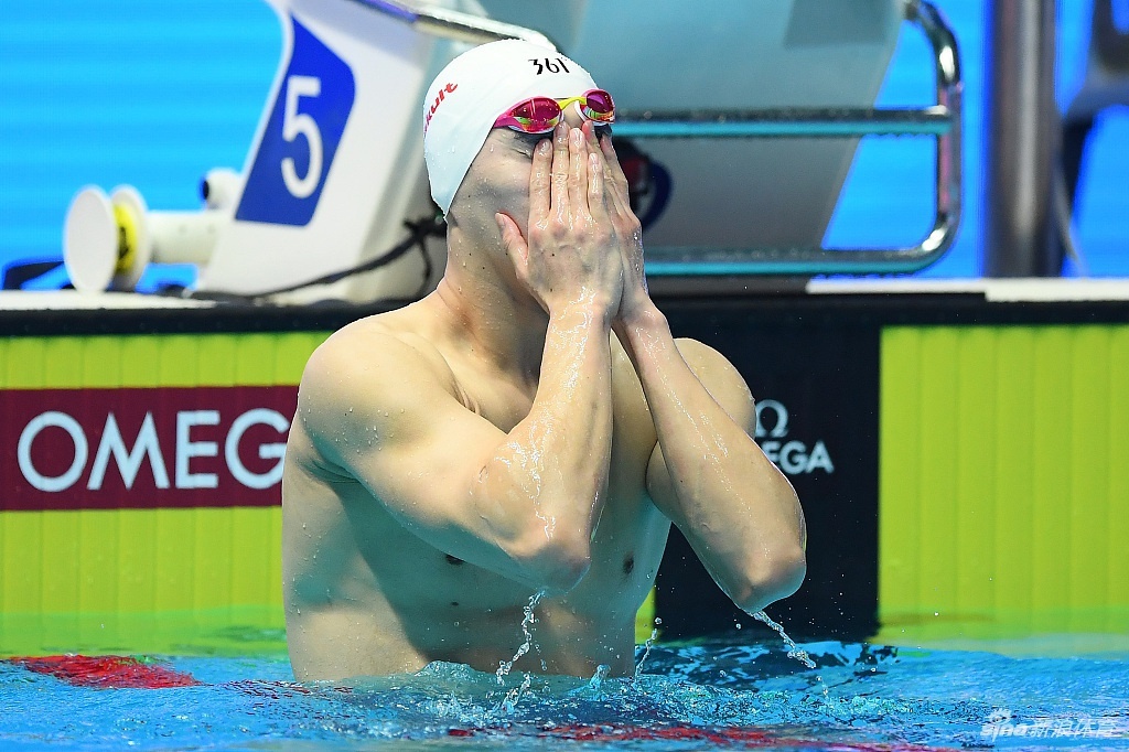 Sun Yang cam 16 nam anh 2