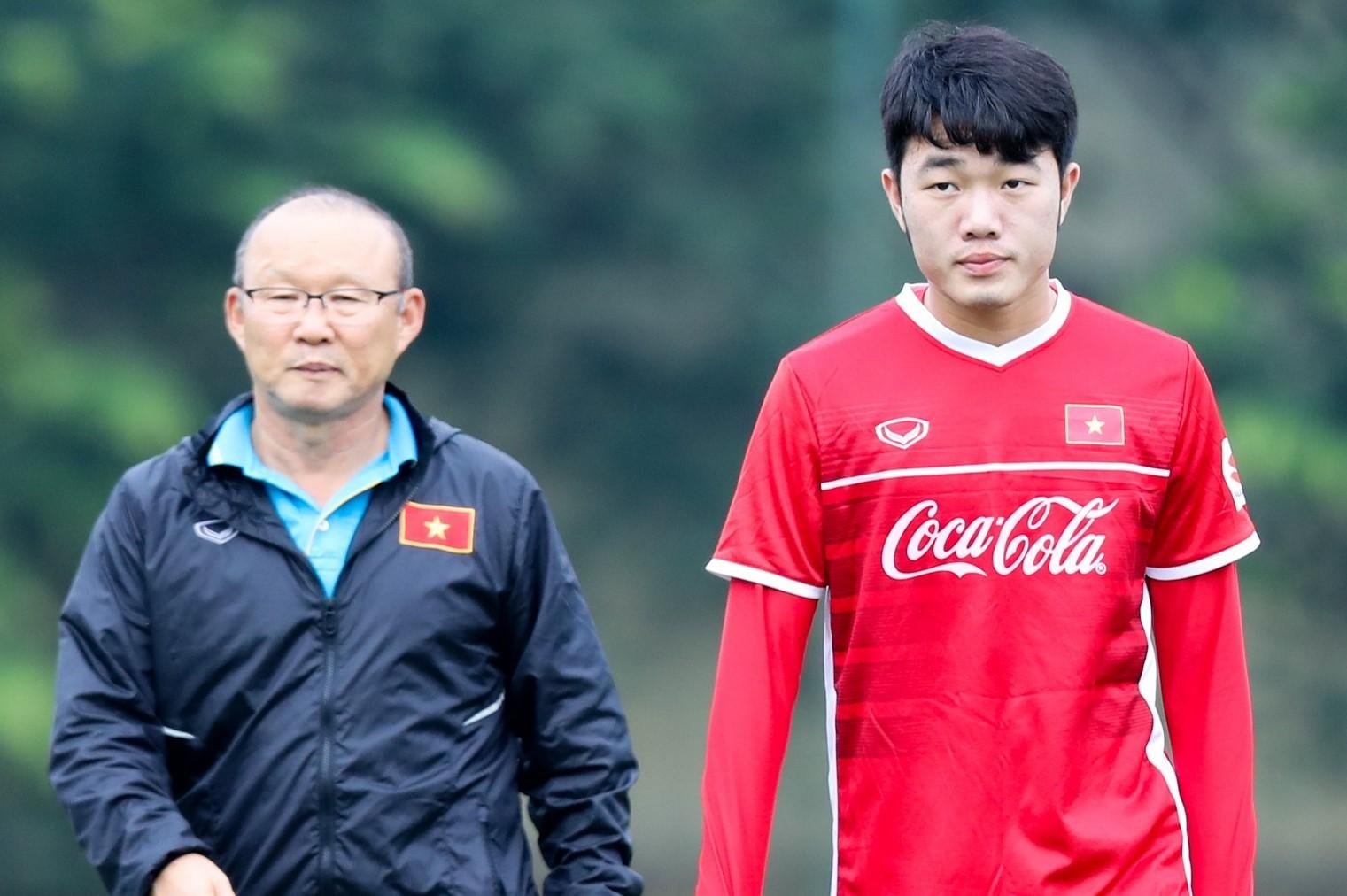 HLV Park tang qua sinh nhat cho Xuan Truong hinh anh