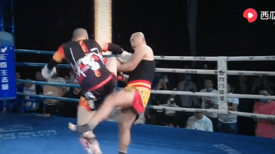 Nhat Long knock-out doi thu khieu chien tren mang hinh anh