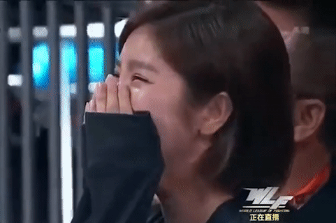 Fan nu va chi gai oa khoc khi Nhat Long thua knock-out Saiyok hinh anh