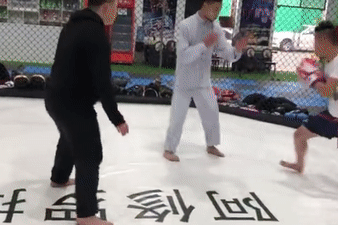 Vo su Vinh Xuan bo nghe vi thua knock-out sau 5 giay hinh anh