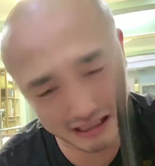 Nhat Long khoc anh 1