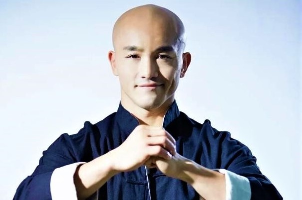 Nhat Long khau chien tren mang sau khi tron tranh Tu Hieu Dong hinh anh