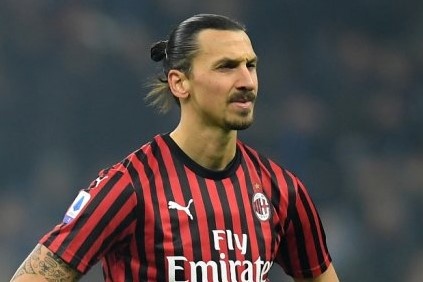 Ibrahimovic doi dien an phat tai que nha hinh anh