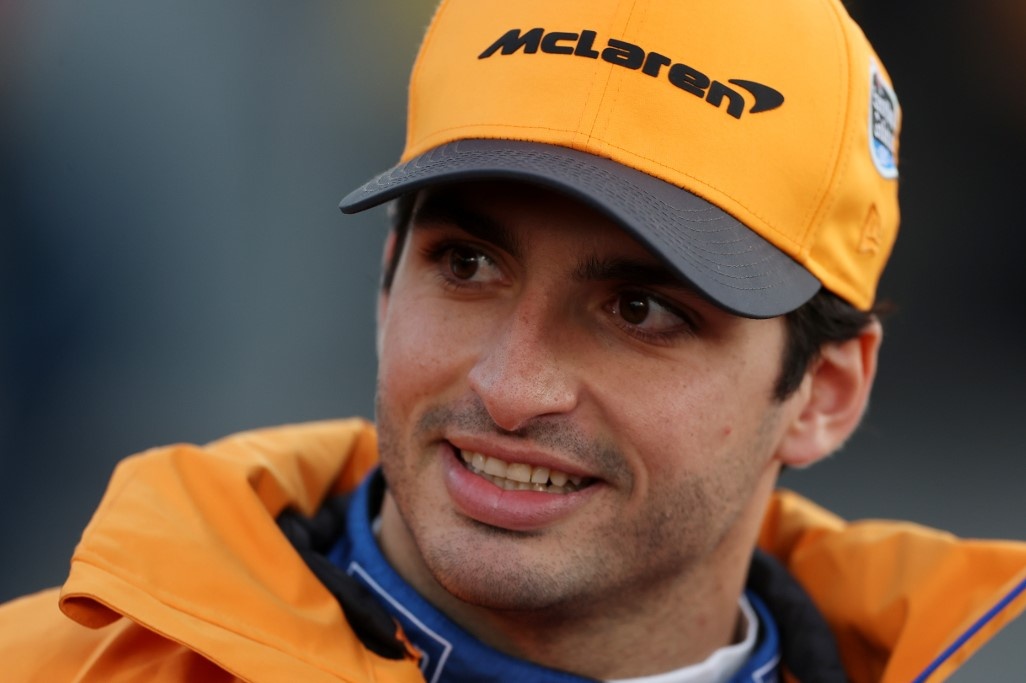 Carlos Sainz the cho Vettel tai Ferrari hinh anh