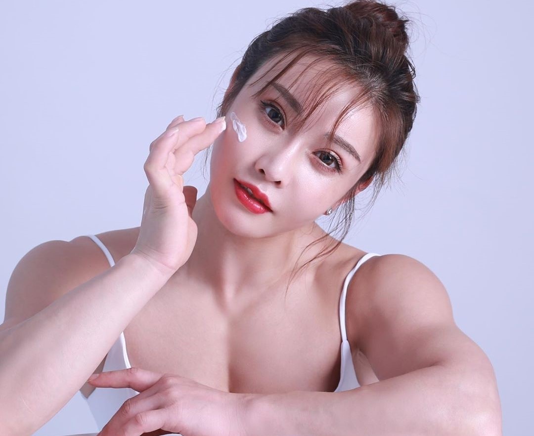 co gai nghien tap gym anh 1