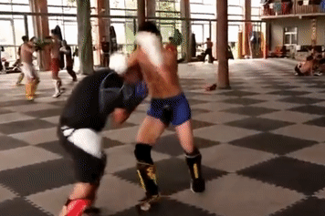 Tu Hieu Dong khau 26 mui sau man len goi cua vo si tan thu hinh anh