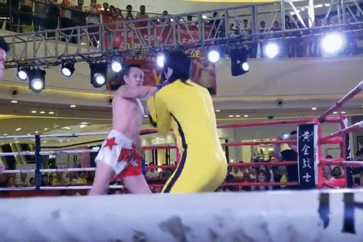 Tay dam gia Ly Tieu Long thua knock-out sau 6 giay hinh anh