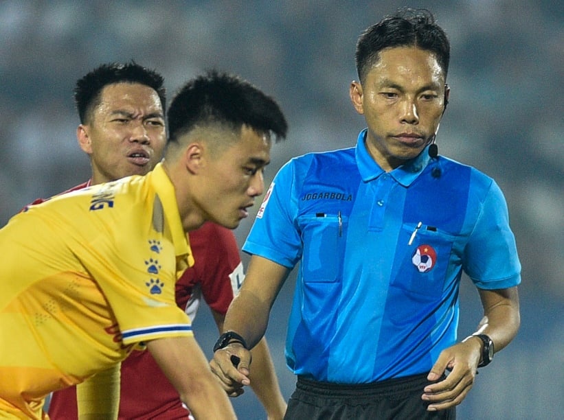 Tro ly HLV Nam Dinh: 'Trong tai qua non ve chuyen mon' hinh anh