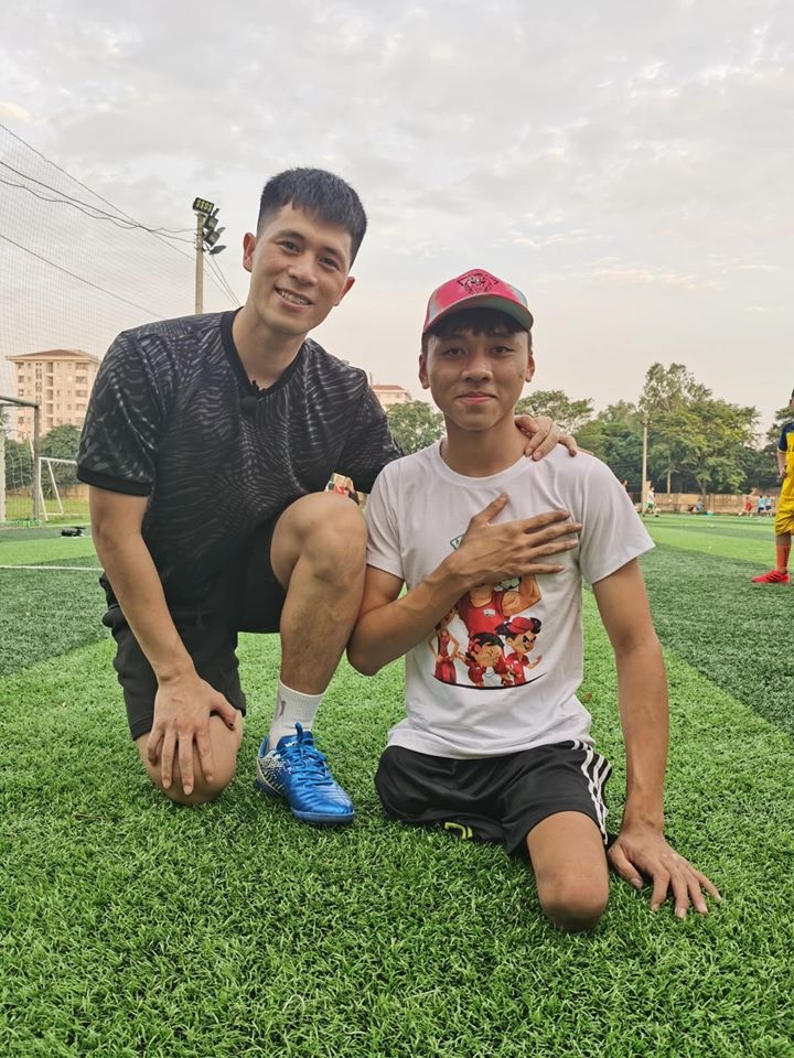 Dinh Trong kham phuc cau be cut chan anh 1