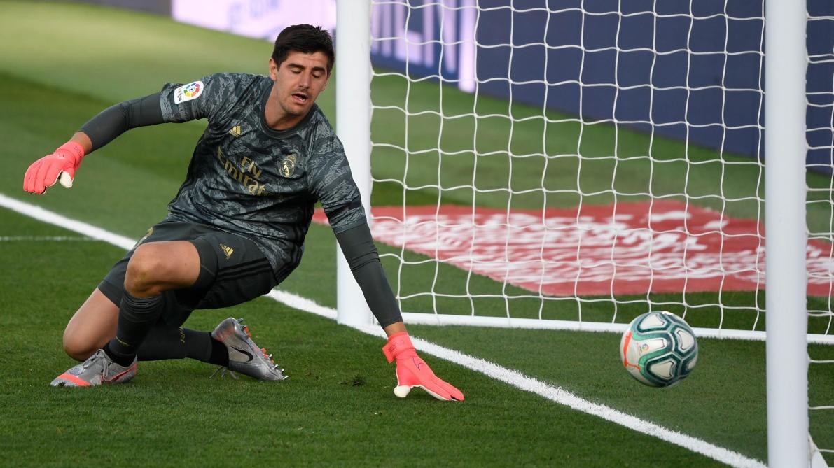 Thibaut Courtois mac sai lam anh 1