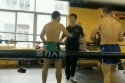 Vo su Trung Quoc danh len doi thu sau khi bai tran hinh anh