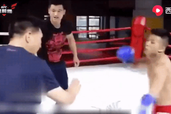 Vo su Thai Cuc xin bo cuoc sau 7 giay so tai hinh anh