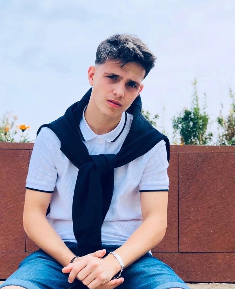 cau thu duoi nuoc anh 1