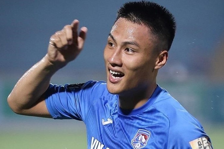 Mac Hong Quan gop cong giup CLB Quang Ninh thang 3-1 Quang Nam hinh anh