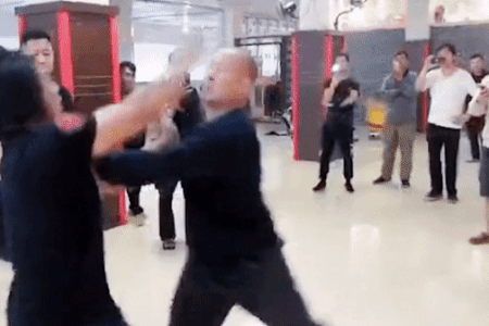 Vo su Vinh Xuan danh nhau nhu con do hinh anh