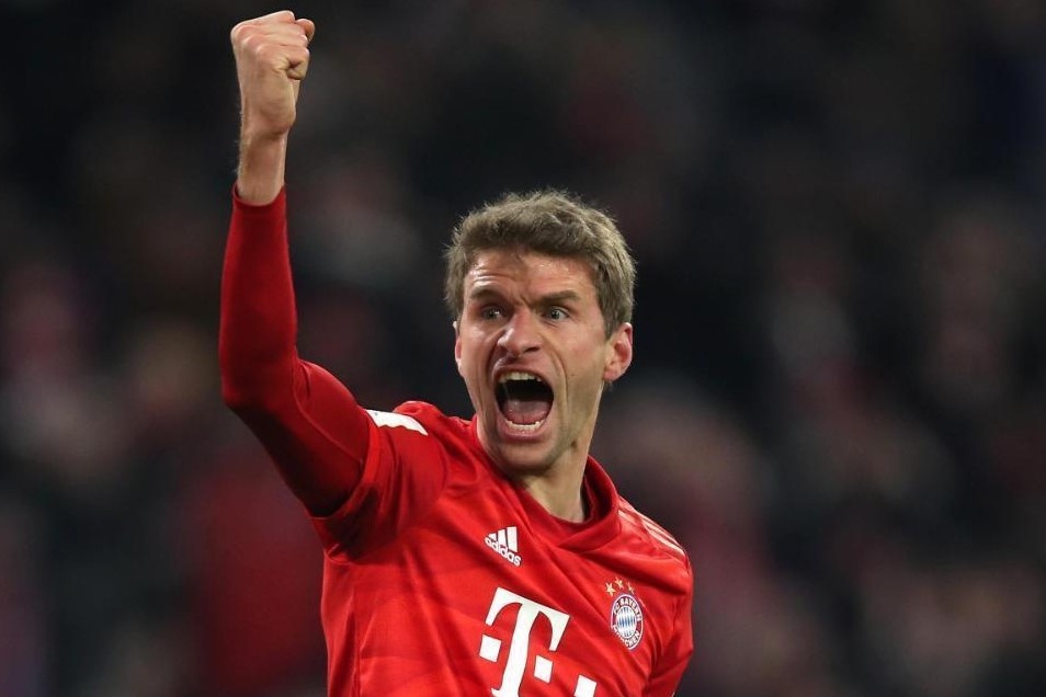 Mueller giup Bayern an dinh moc 100 ban tai Bundesliga mua nay hinh anh