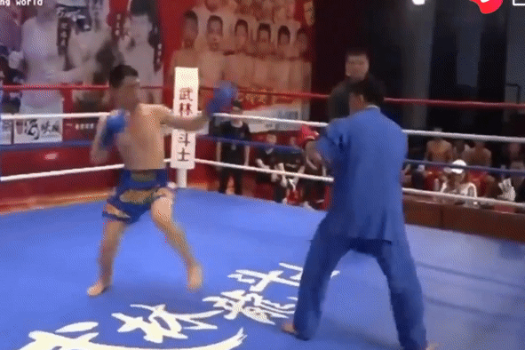 Dai su diem huyet knock-out doi thu bang mot cu dam hinh anh