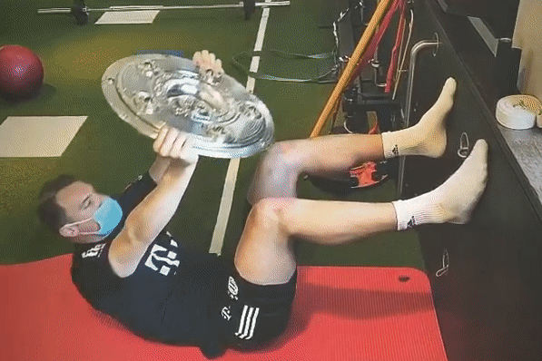 Van Lam thich thu khi Neuer tap the luc voi dia bac Bundesliga hinh anh