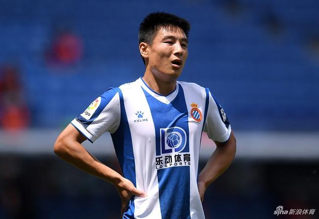 Wu Lei qua mat Marcelo anh 1