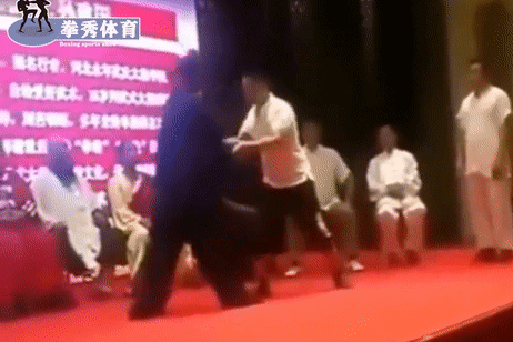 Vo su truyen dien bi khan gia vach tran chieu tro hinh anh