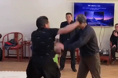 Vo su Thai Cuc noi gian khi bi danh len vao mat hinh anh