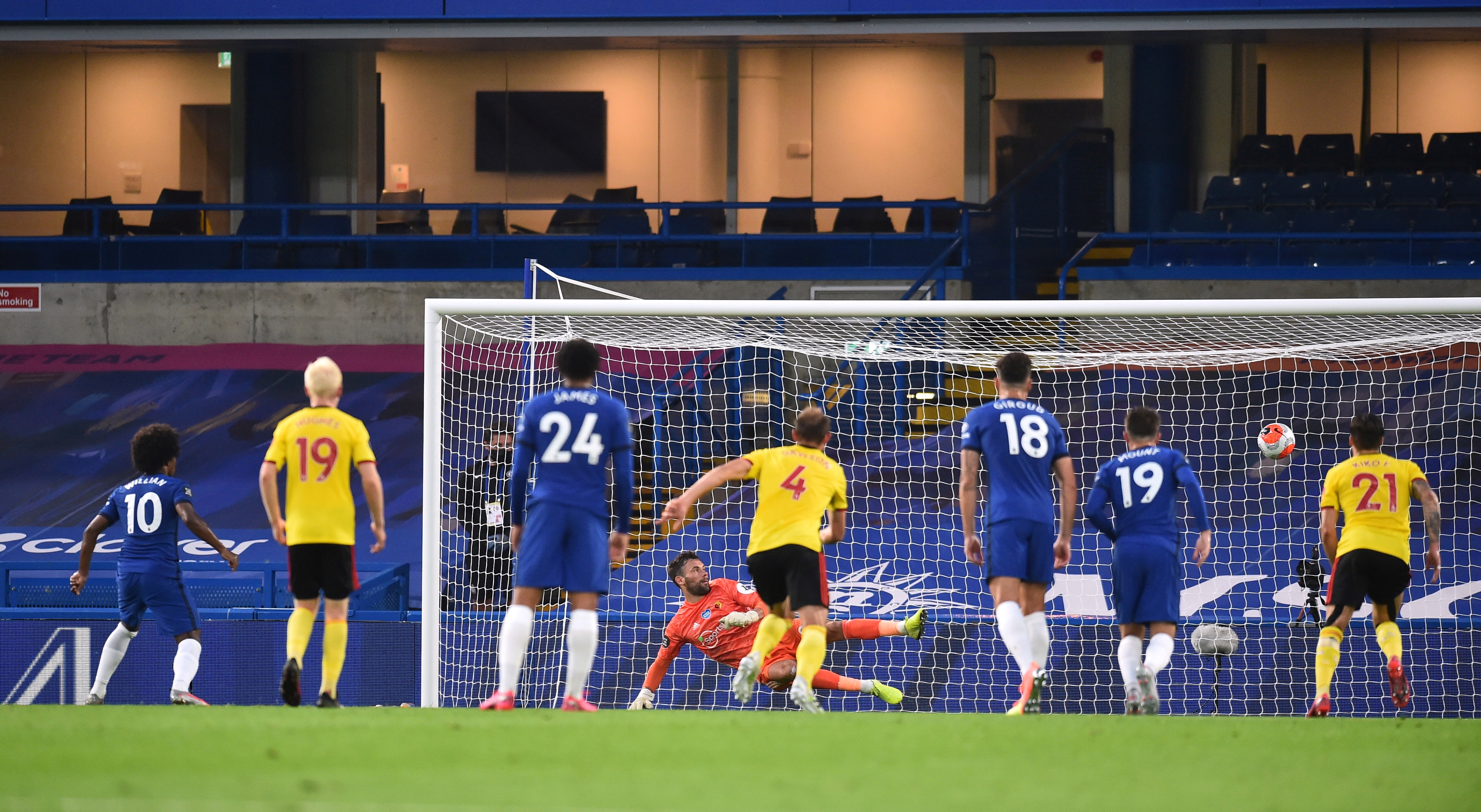 Chelsea vuot Man United anh 3