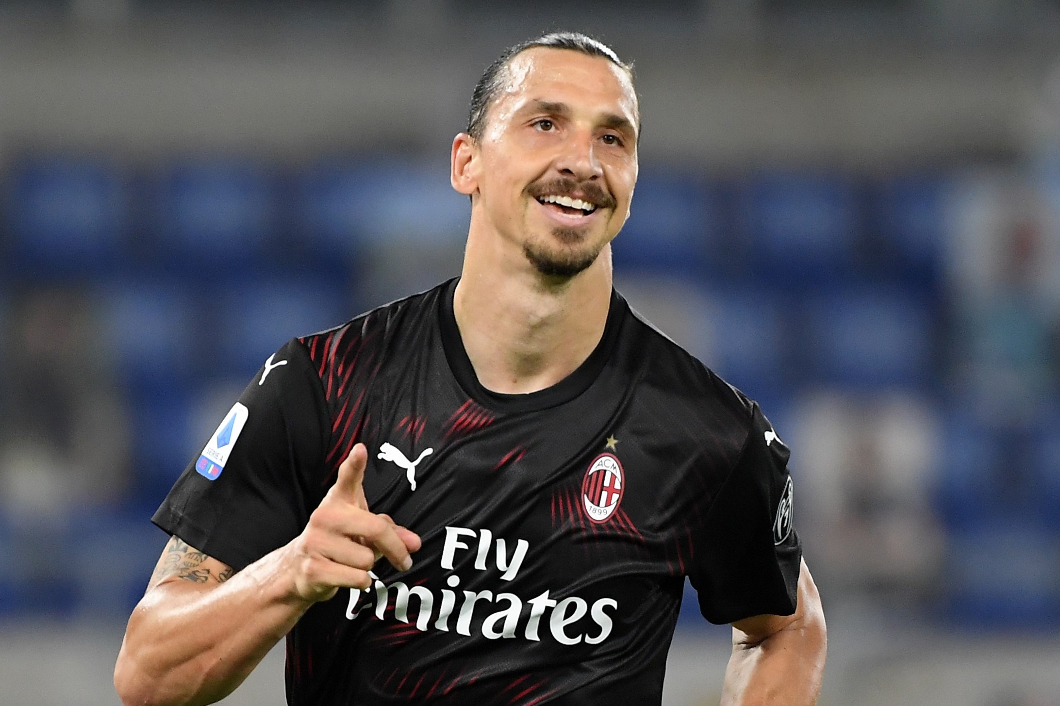 Ibrahimovic ghi ban, dem lai niem vui cho Ronaldo va Juventus hinh anh