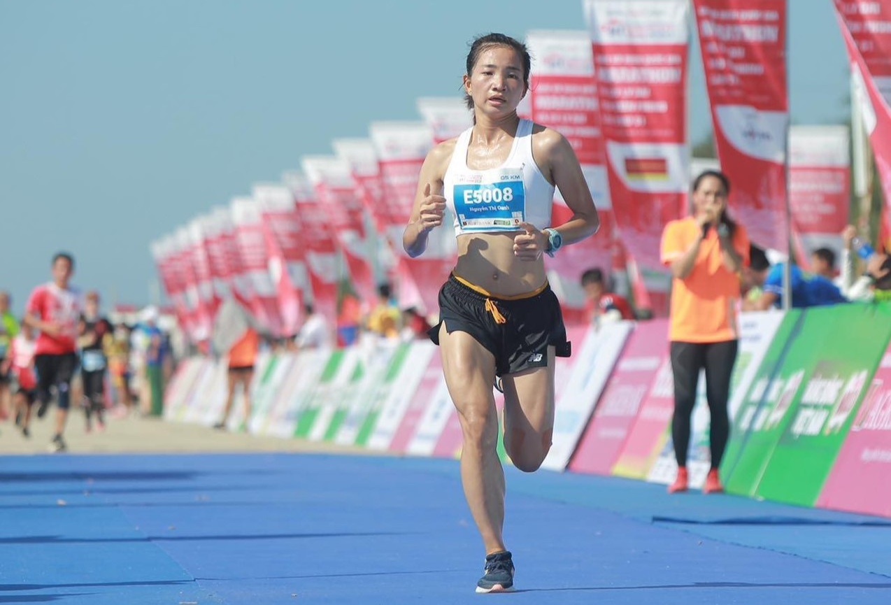 Tieu Vy marathon quoc gia anh 10