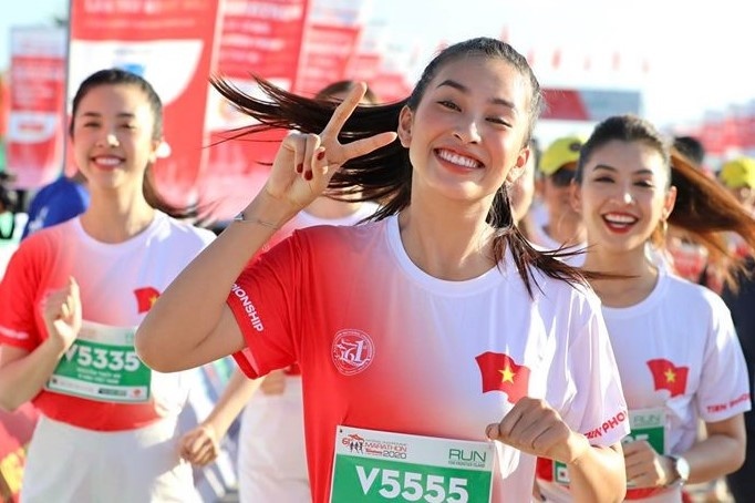 Hoa hau Tieu Vy tiep lua cho giai vo dich quoc gia marathon hinh anh