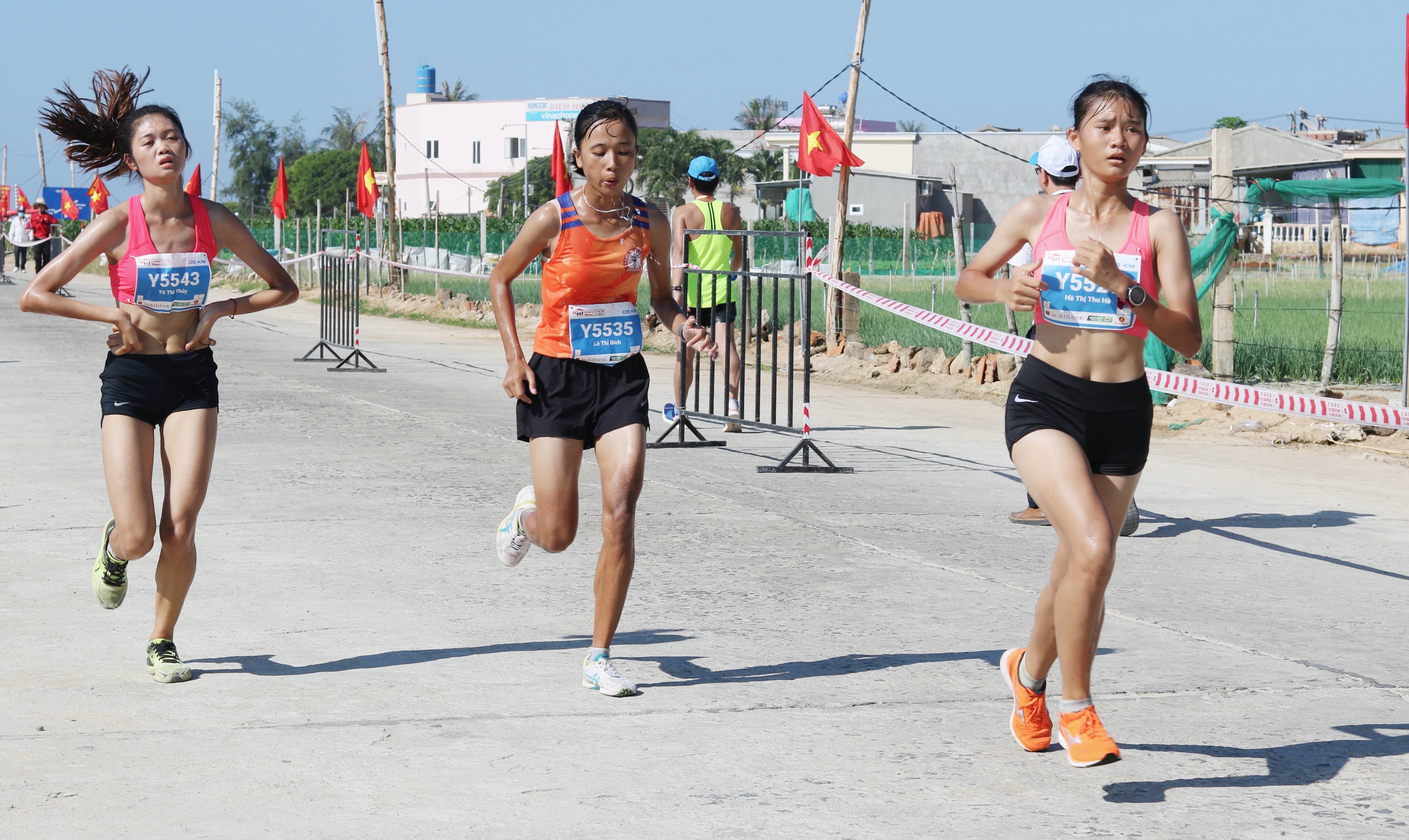 Tieu Vy marathon quoc gia anh 7