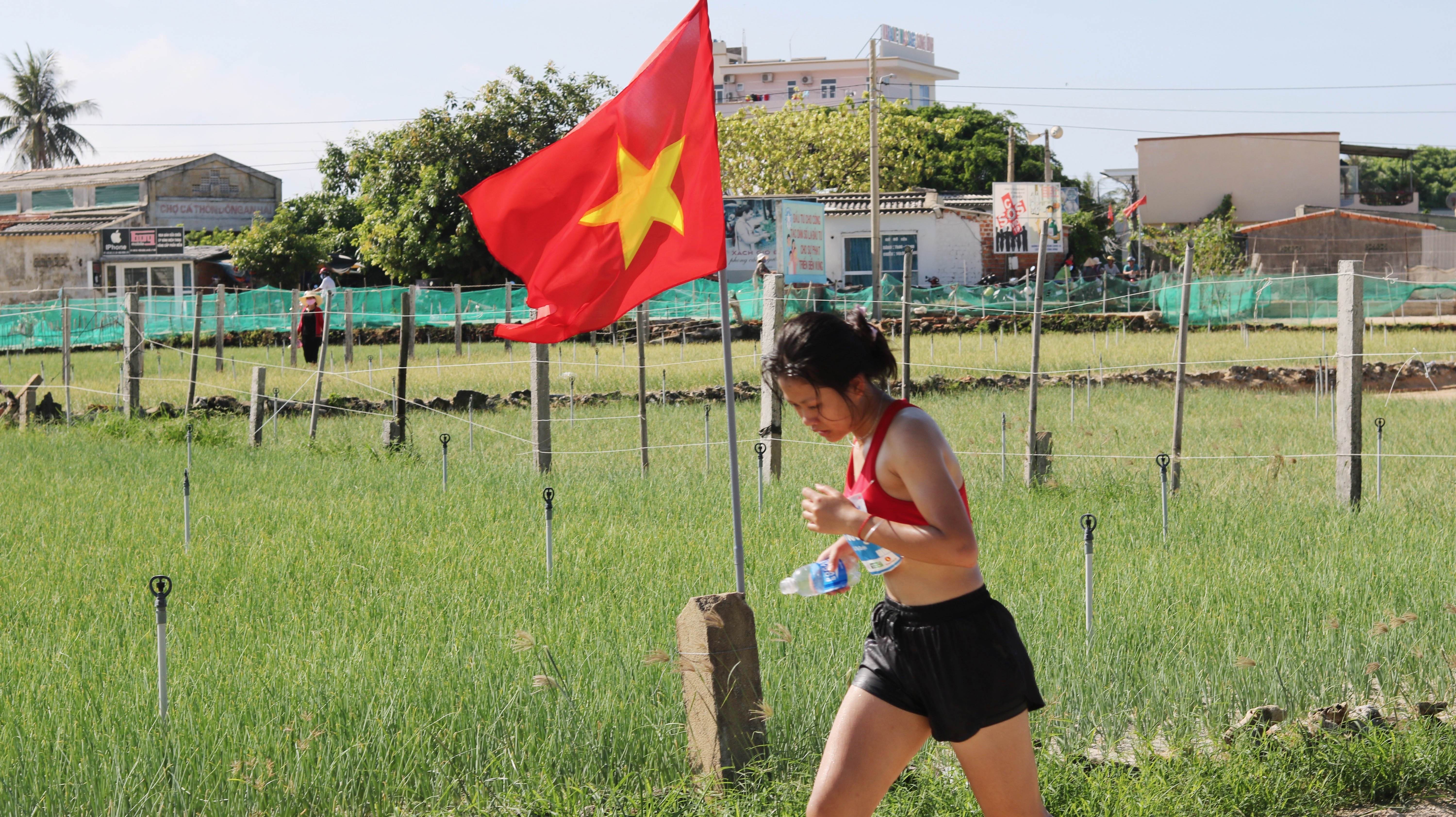Tieu Vy marathon quoc gia anh 6