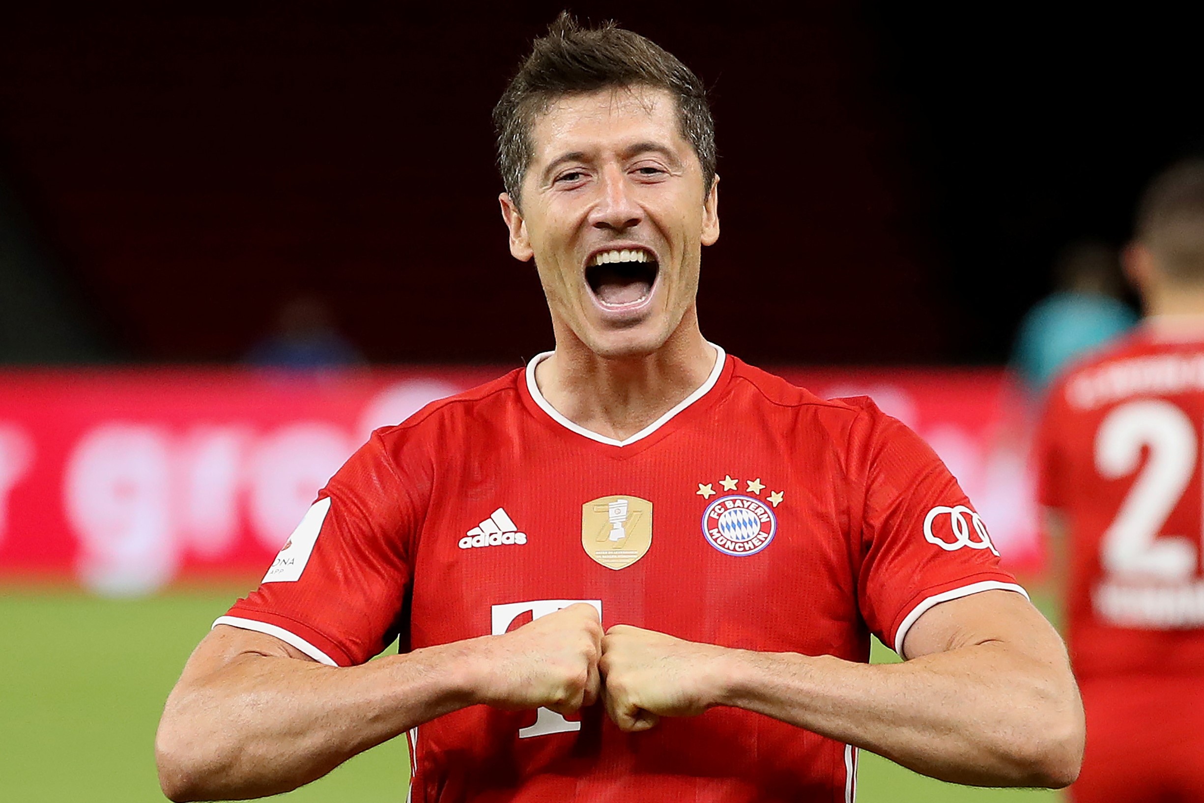 Lewandowski ruc sang giup Bayern lap cu dup vo dich Duc hinh anh