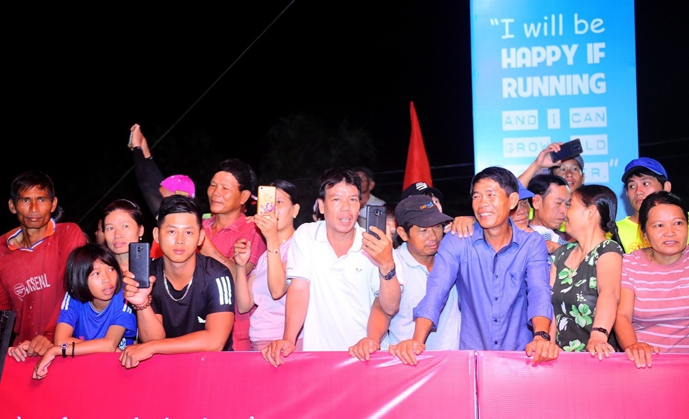 Tieu Vy marathon quoc gia anh 4