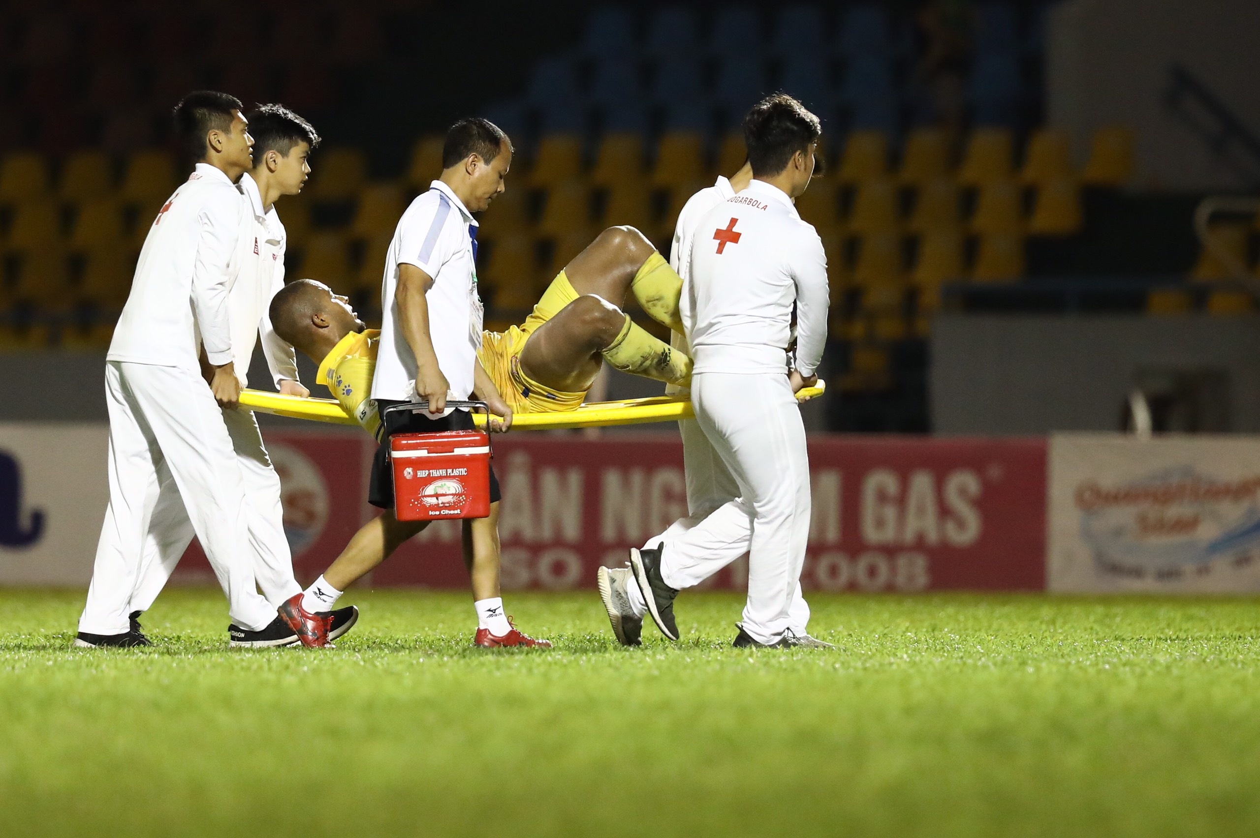 CLB Quang Ninh dau Nam Dinh anh 8