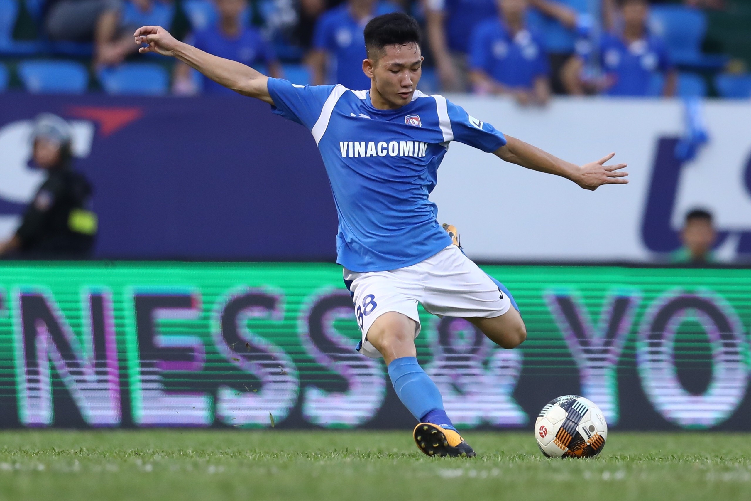 CLB Quang Ninh dau Nam Dinh anh 6