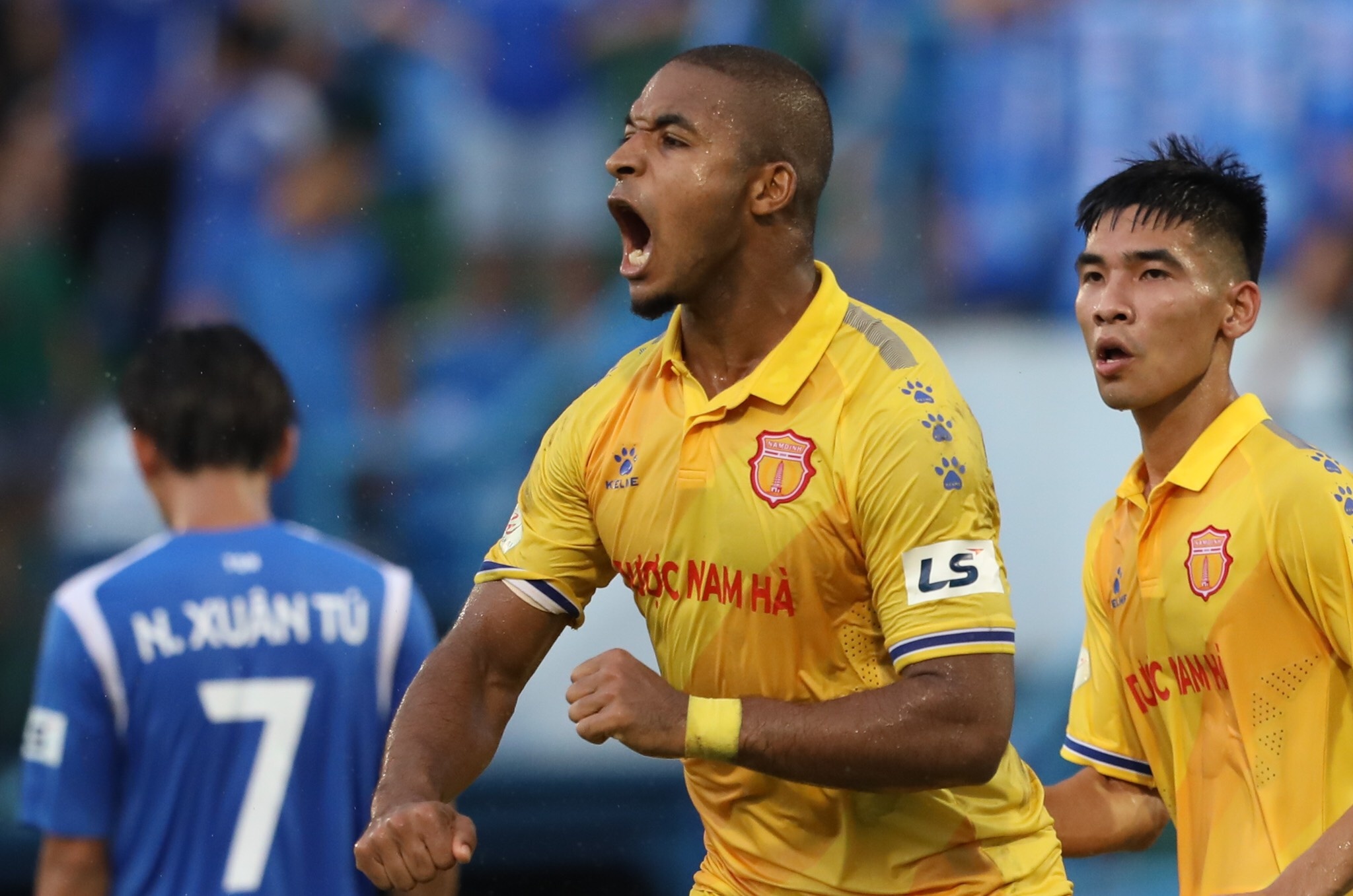 CLB Quang Ninh dau Nam Dinh anh 7