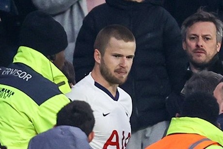 Cau thu Tottenham bi cam 4 tran vi danh nhau voi CDV hinh anh