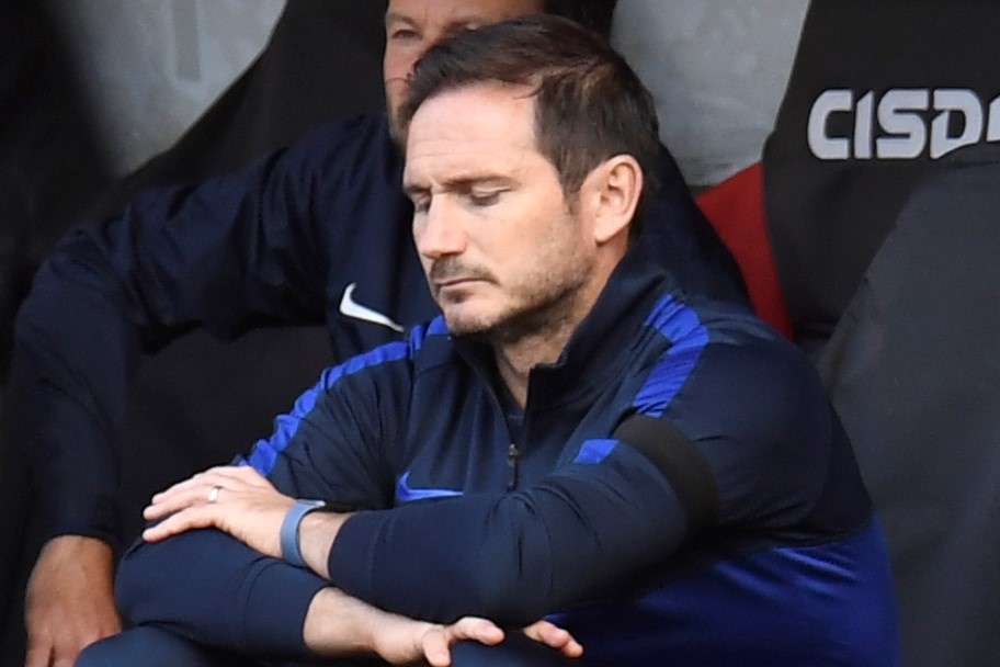 HLV Lampard bat luc voi hang thu cua Chelsea hinh anh