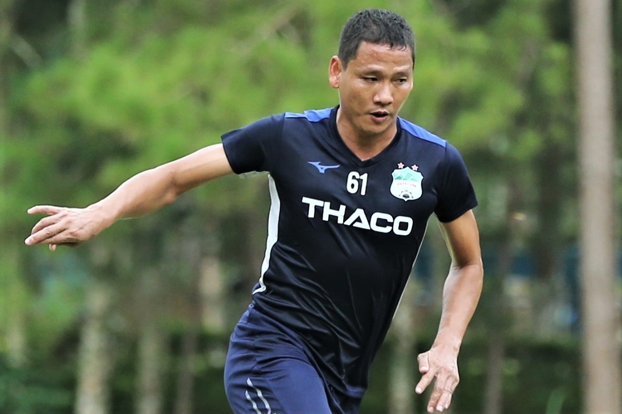 Tien dao Anh Duc tap luyen trong ngay ra mat HAGL hinh anh