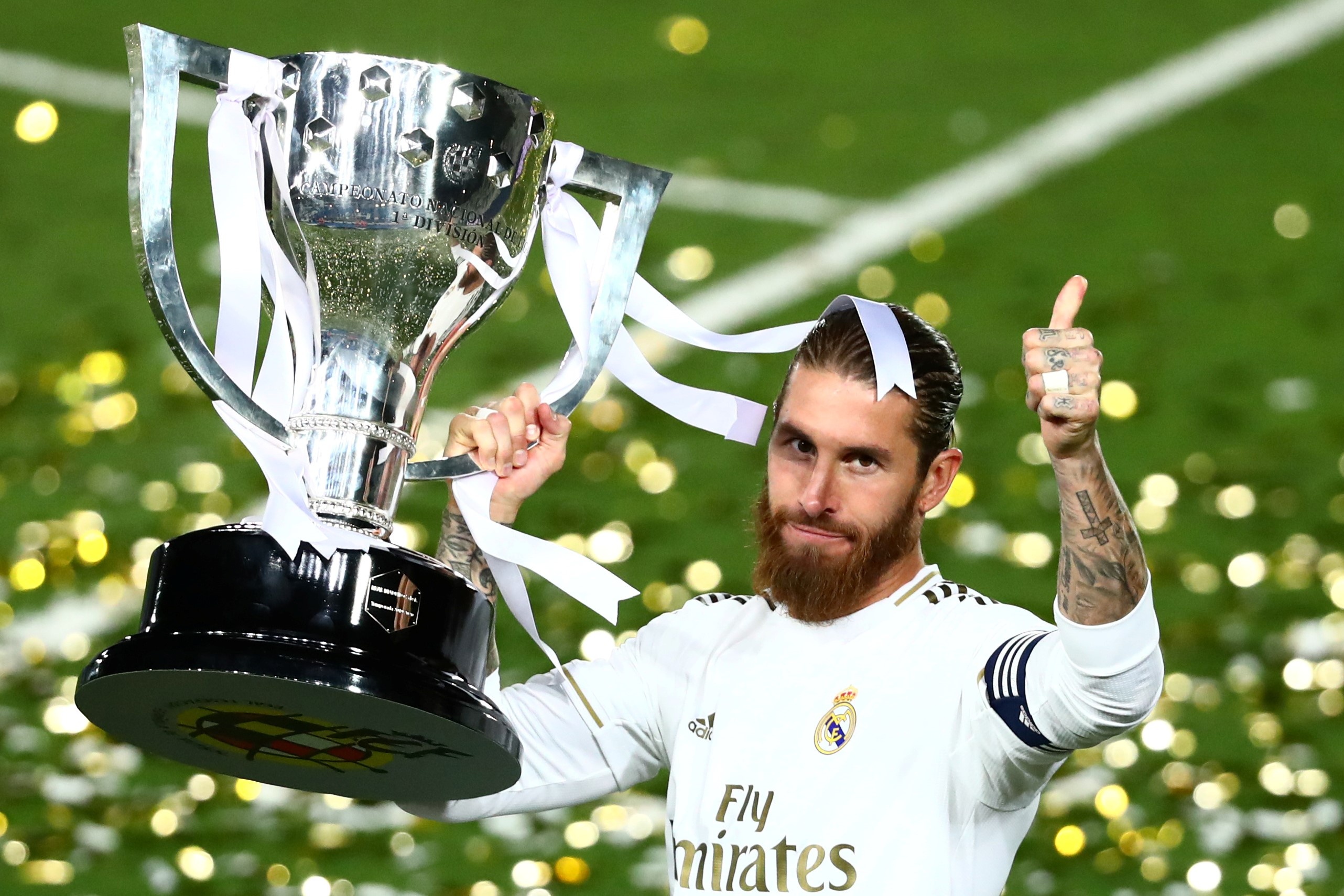 Real vo dich La Liga trong ngay Barca bai tran hinh anh